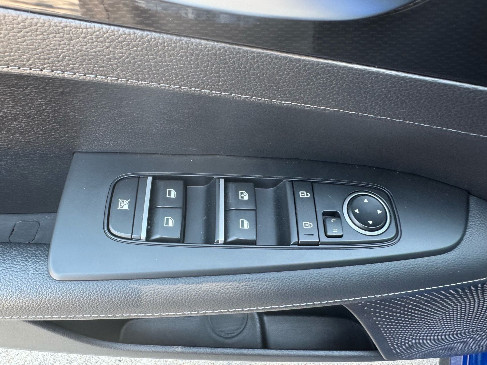 2024 Kia Forte GT-Line photo 29