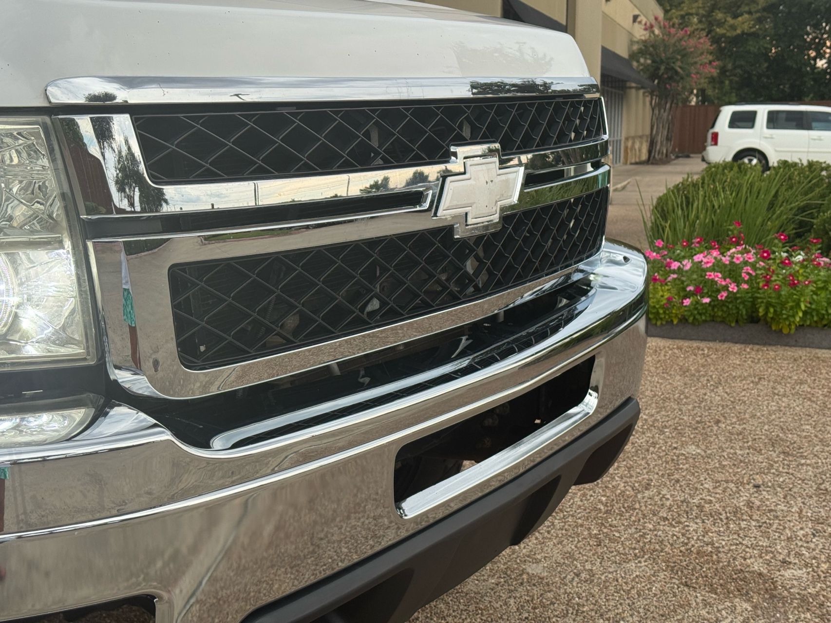 2009 Chevrolet Silverado 3500HD LTZ photo 2