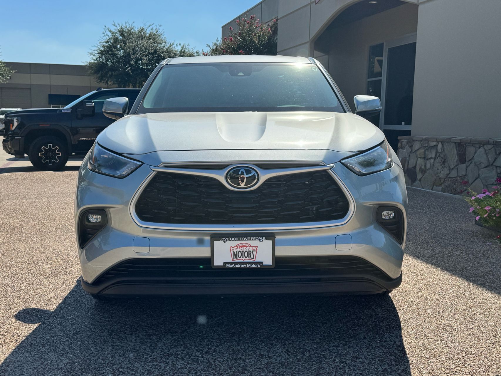 2022 Toyota Highlander LE photo 4