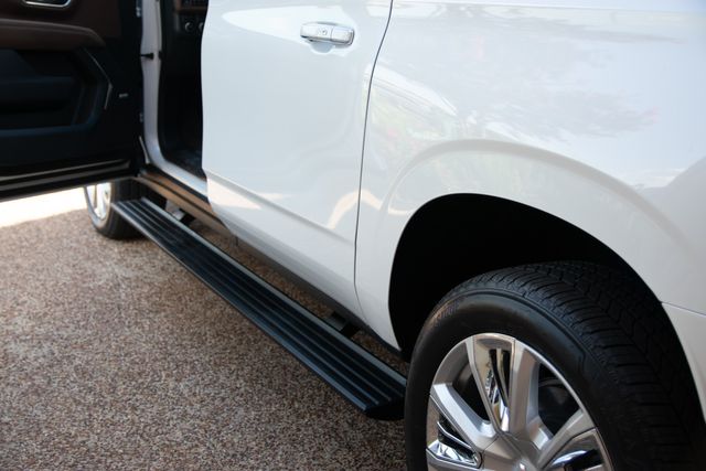 2024 Chevrolet Suburban High Country photo 17