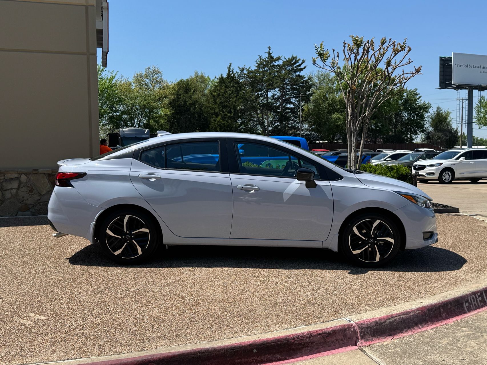 2024 Nissan Versa 1.6 S photo 12