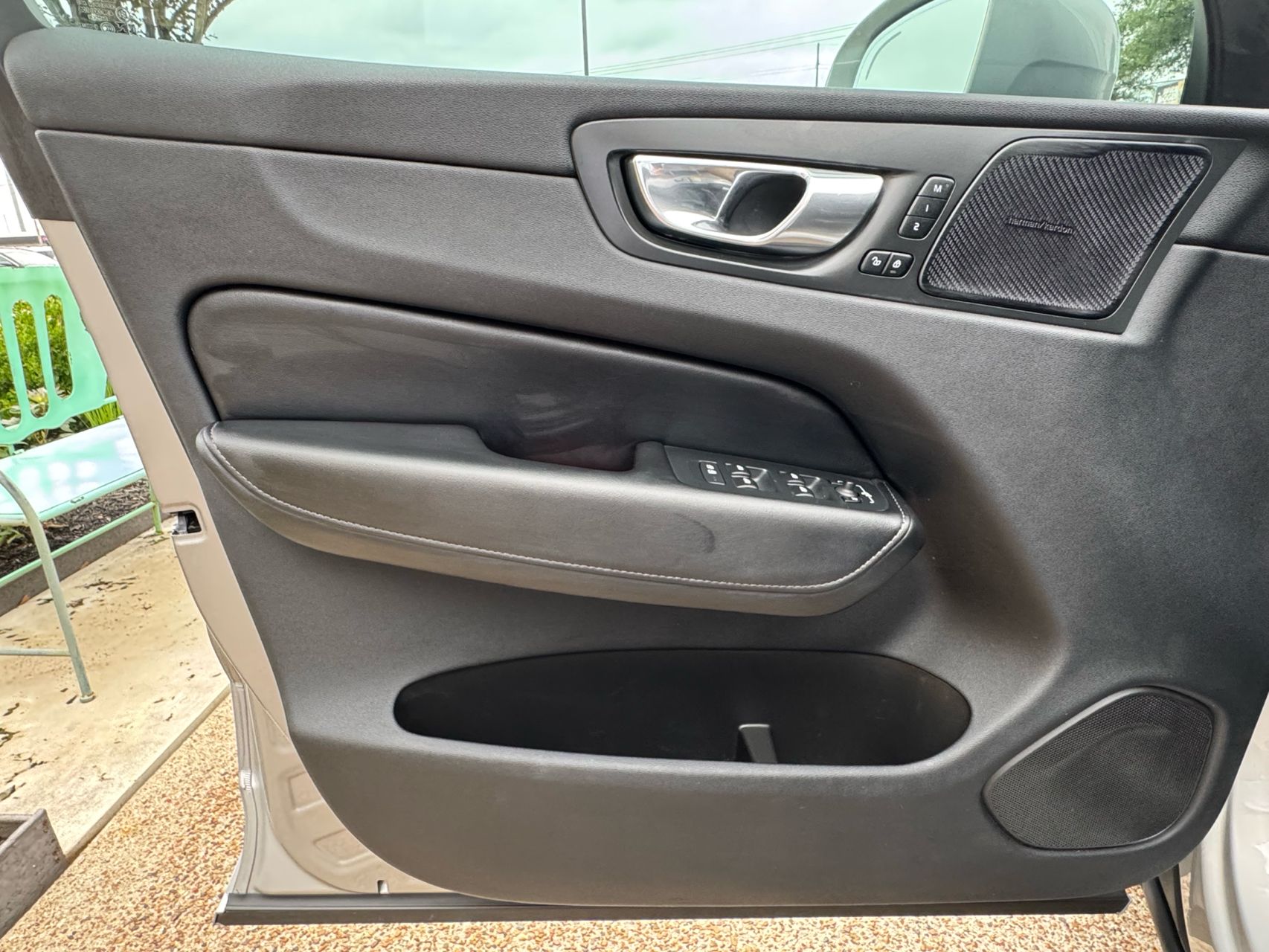 2022 Volvo XC60 B5 Inscription photo 24