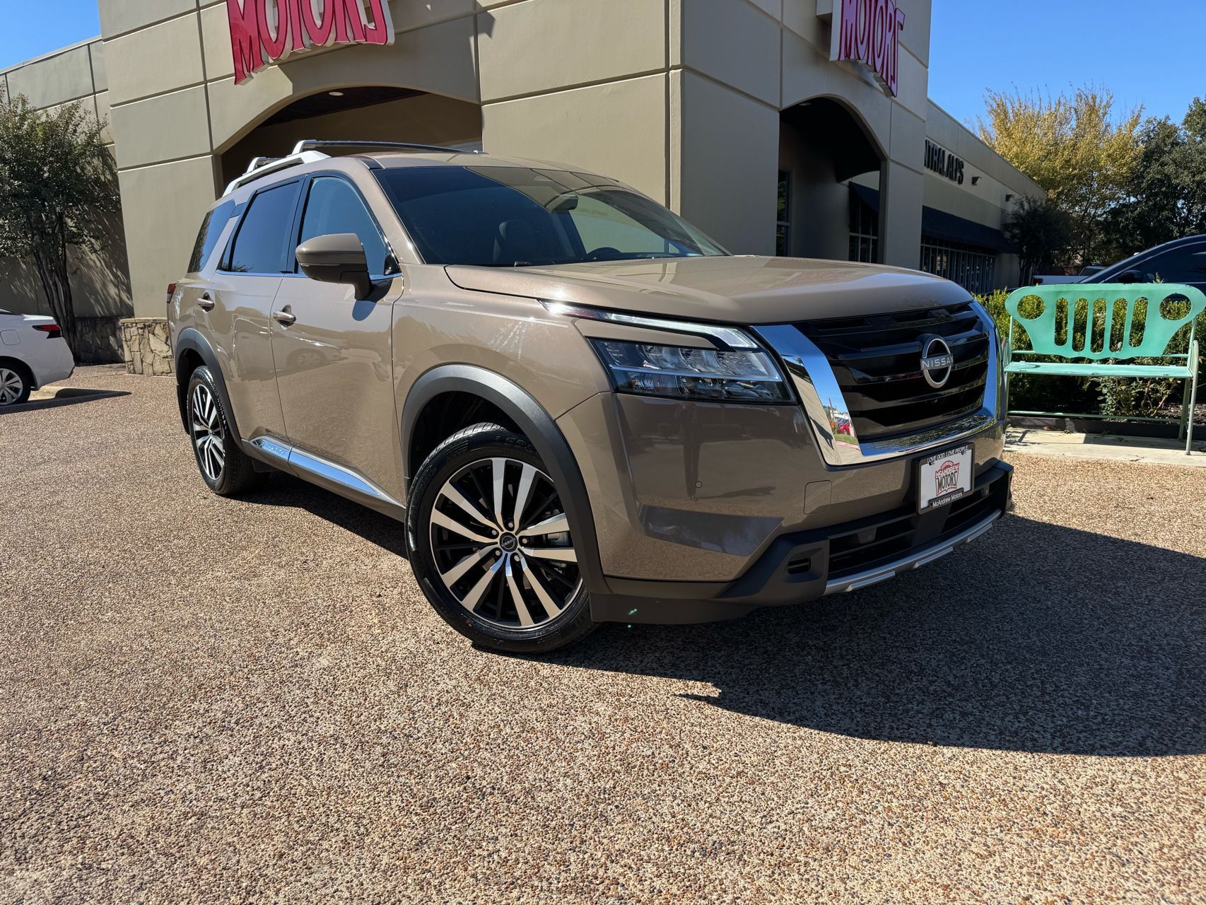 2024 Nissan Pathfinder Platinum's photo