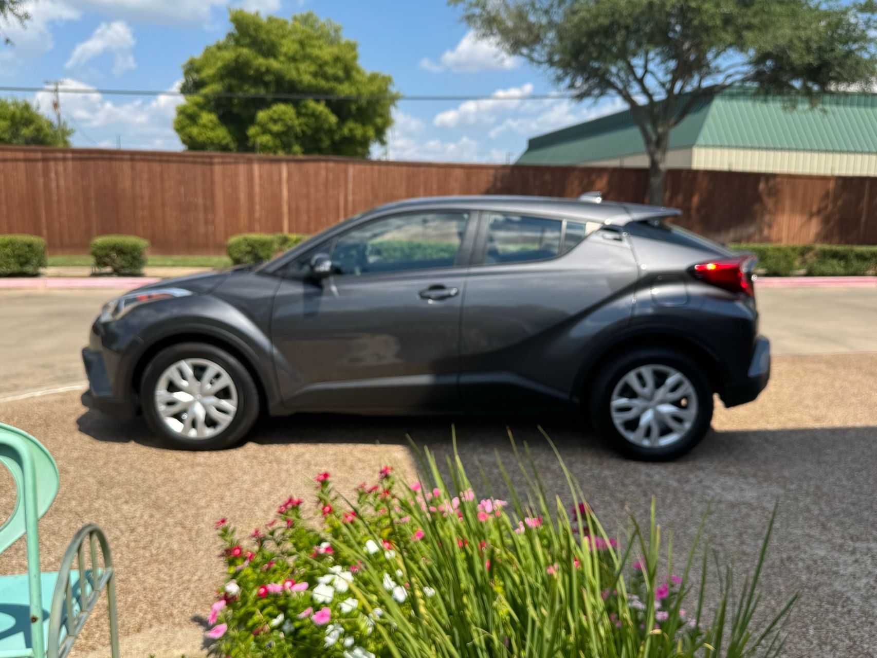 2019 Toyota C-HR LE photo 10