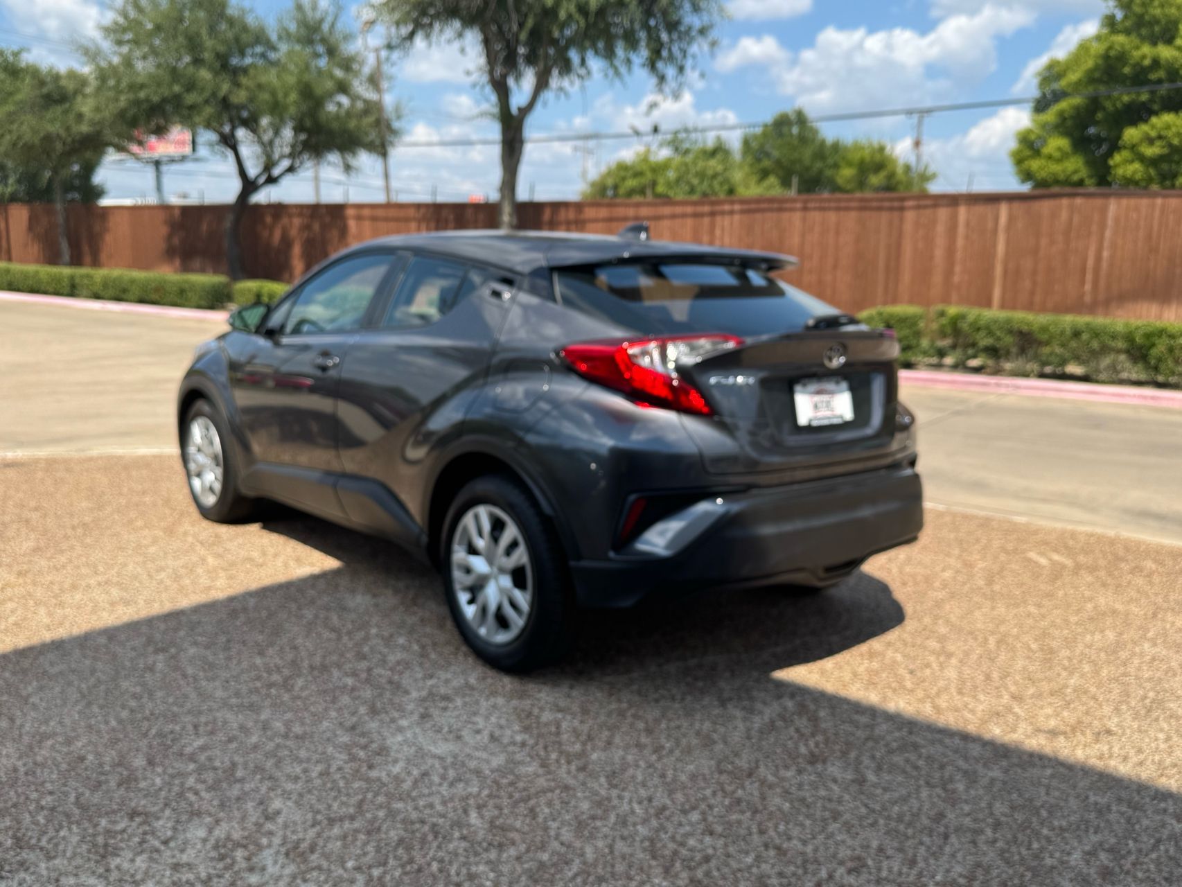 2019 Toyota C-HR LE photo 9