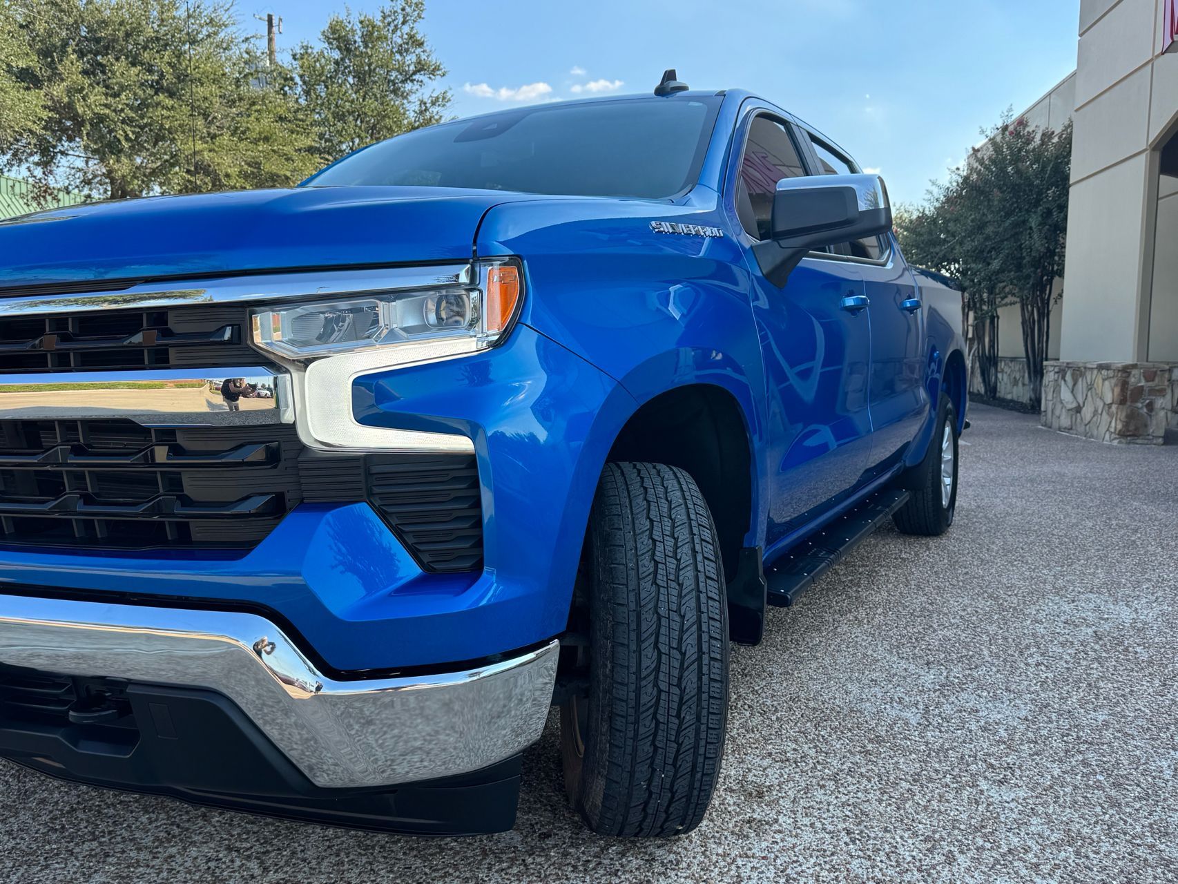 2023 Chevrolet Silverado 1500 photo 3