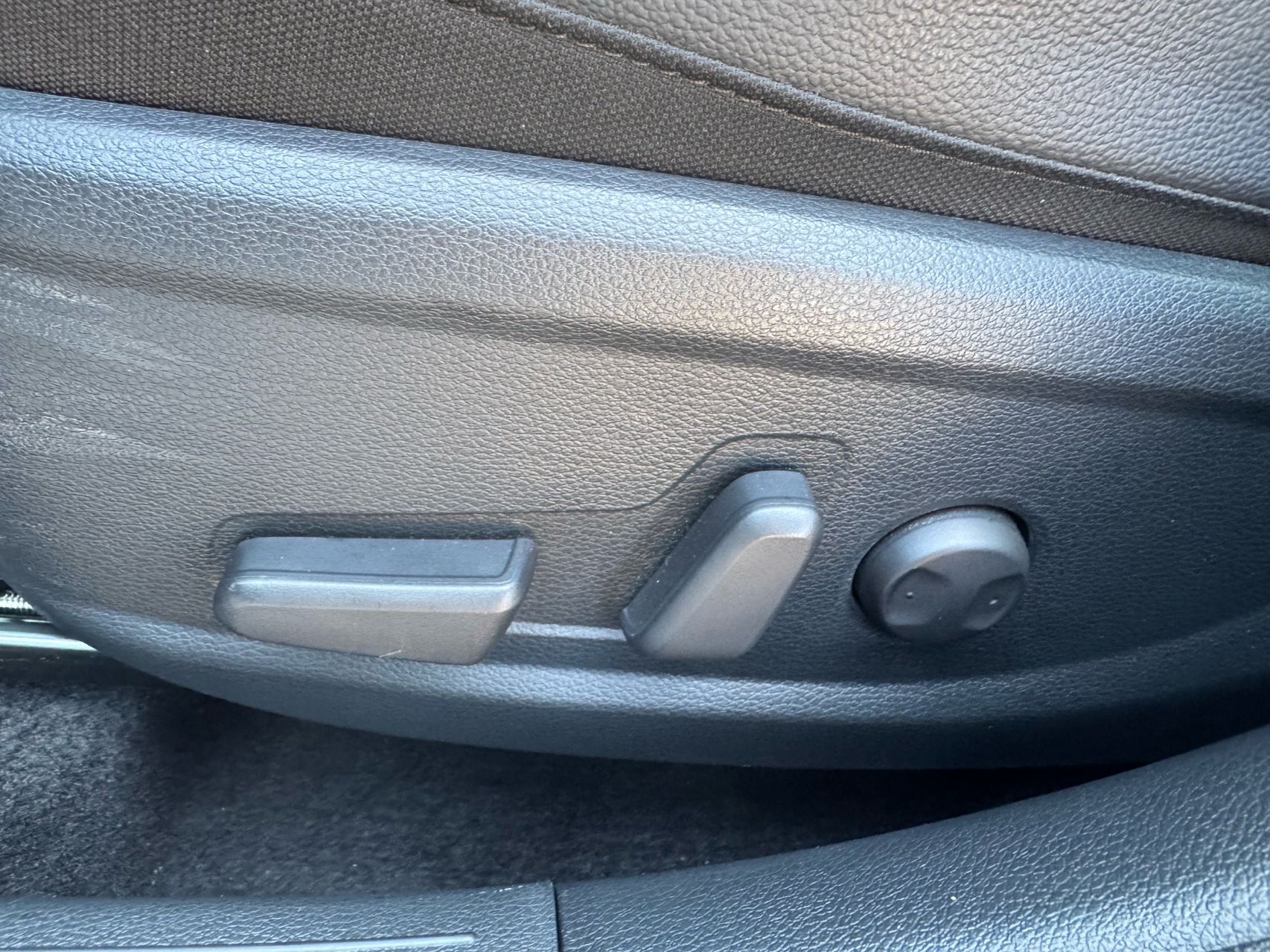 2024 Kia Forte GT-Line photo 27