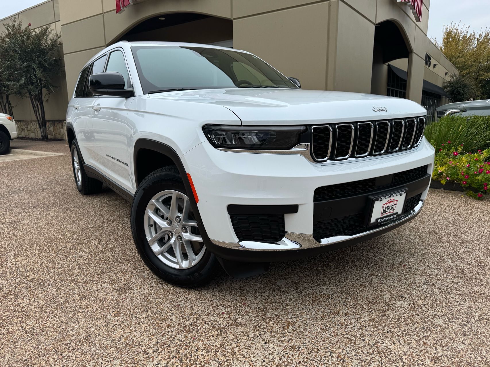 2025 Jeep Grand Cherokee L Laredo's photo