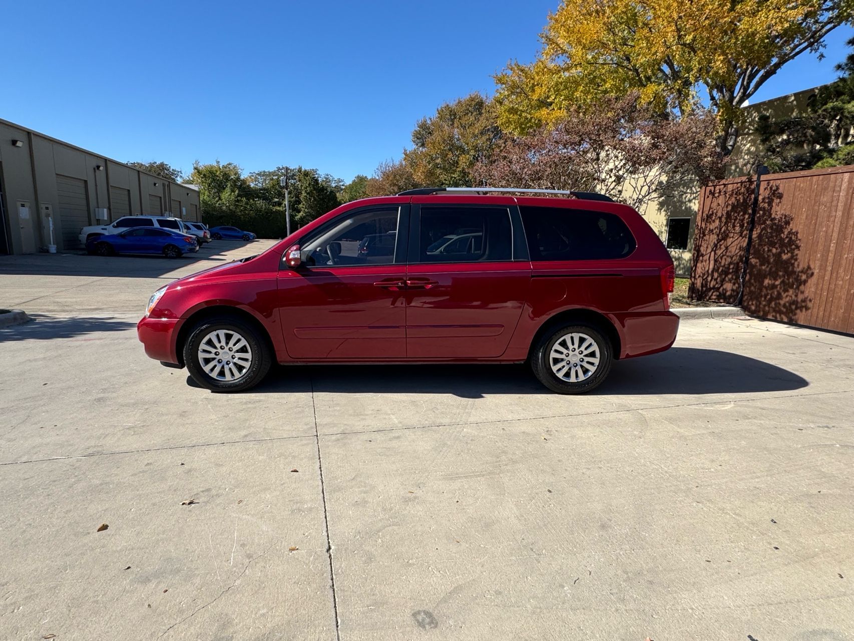 2012 Kia Sedona LX photo 2