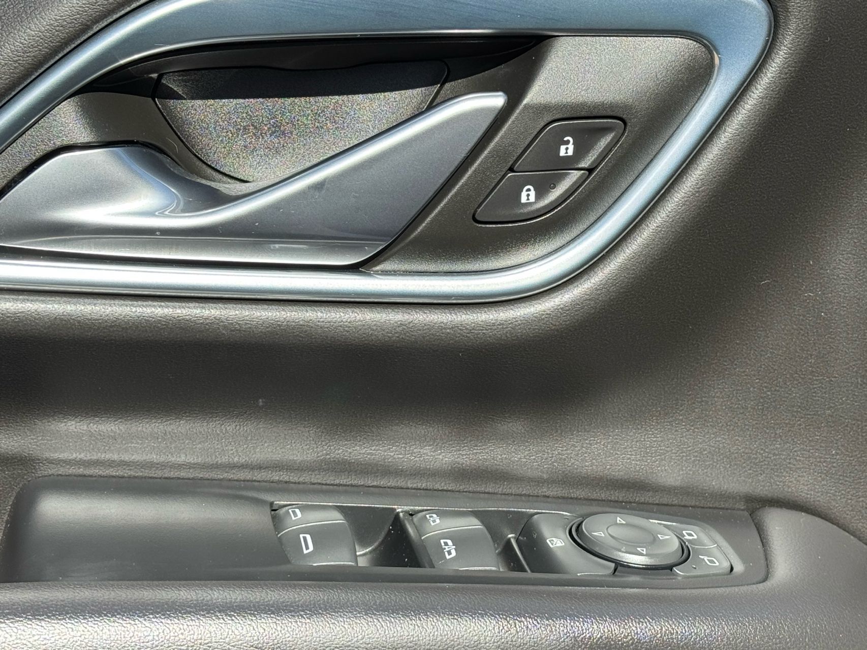 2022 Chevrolet Suburban LS - Photo 24