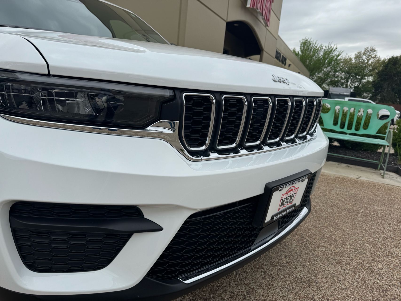 2024 Jeep Grand Cherokee Laredo X photo 2