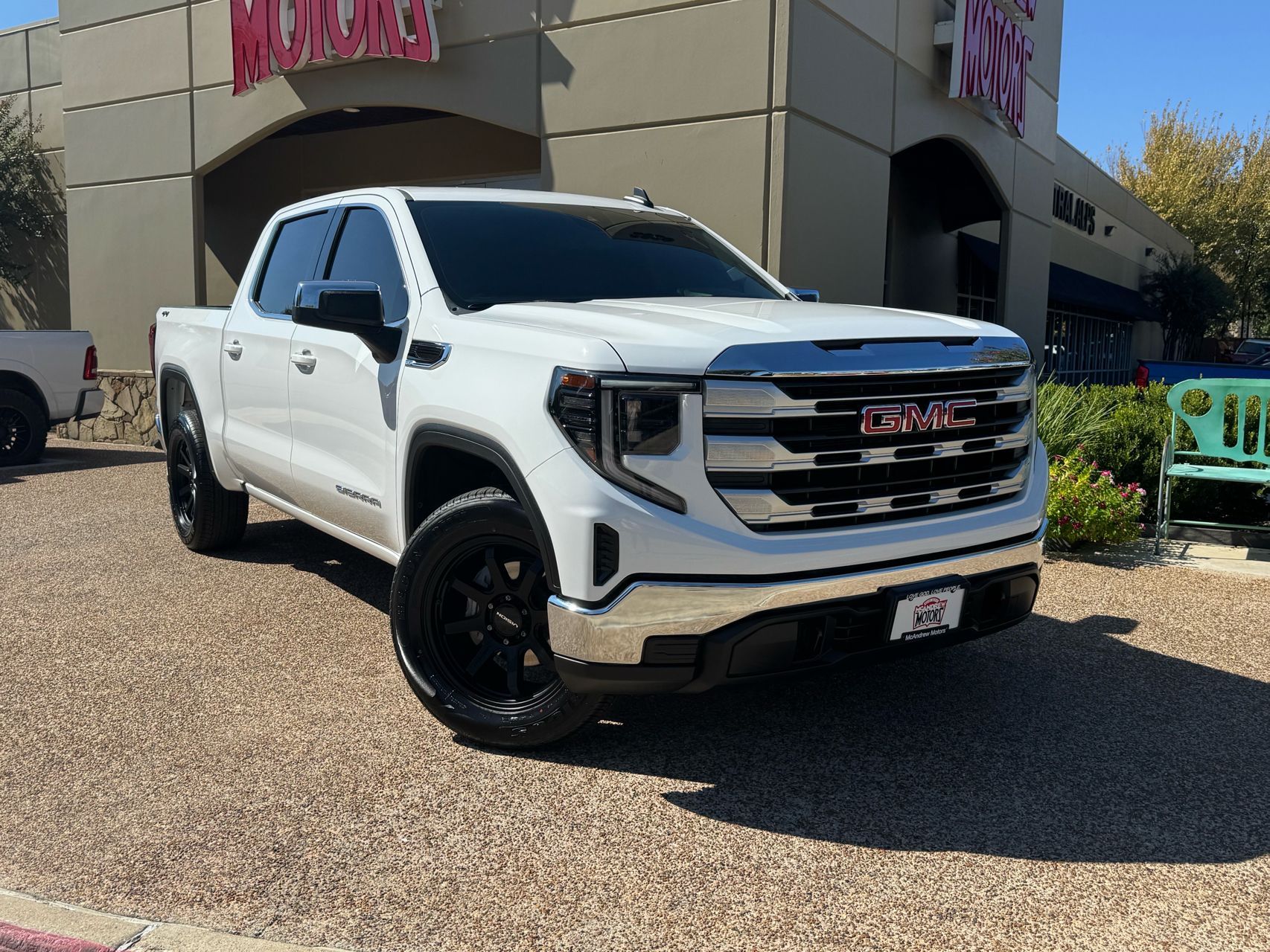 2024 GMC Sierra 1500 SLE's photo