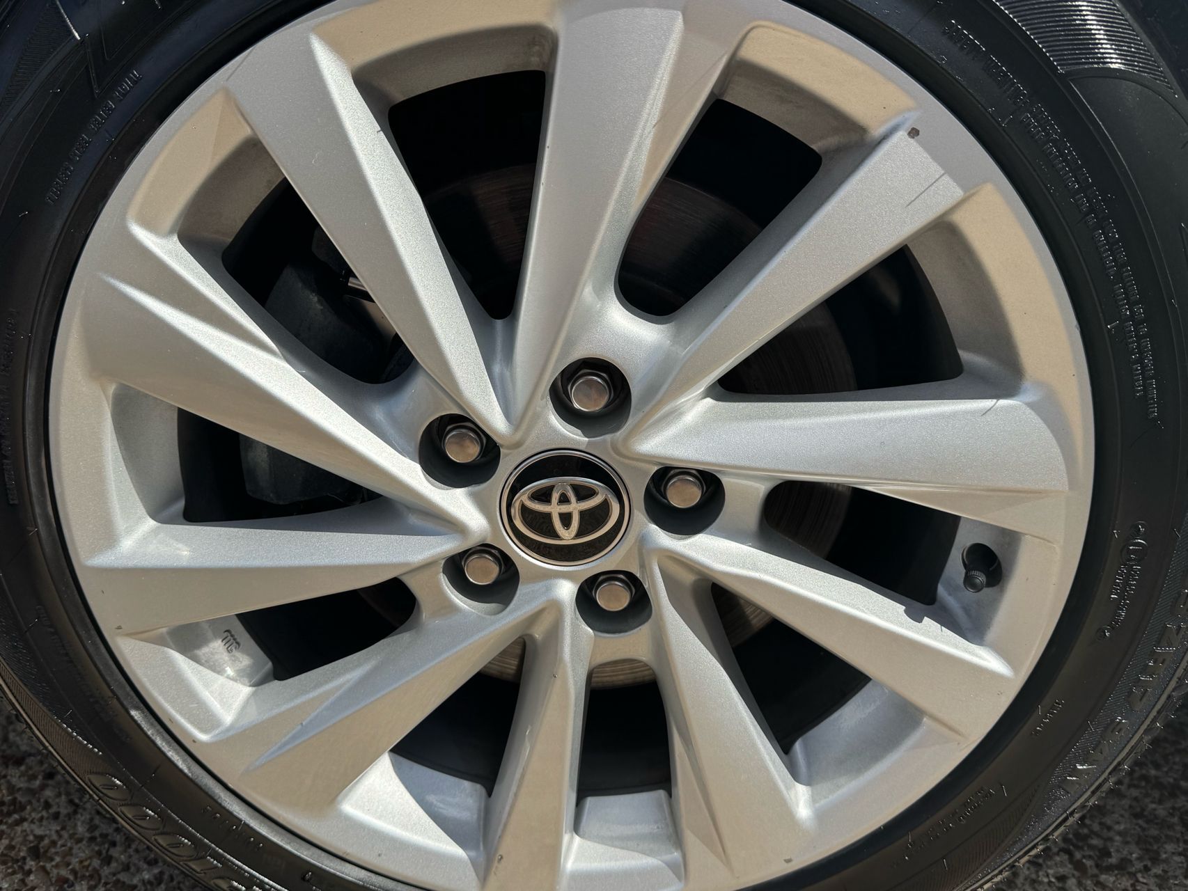 2022 Toyota Camry LE photo 32