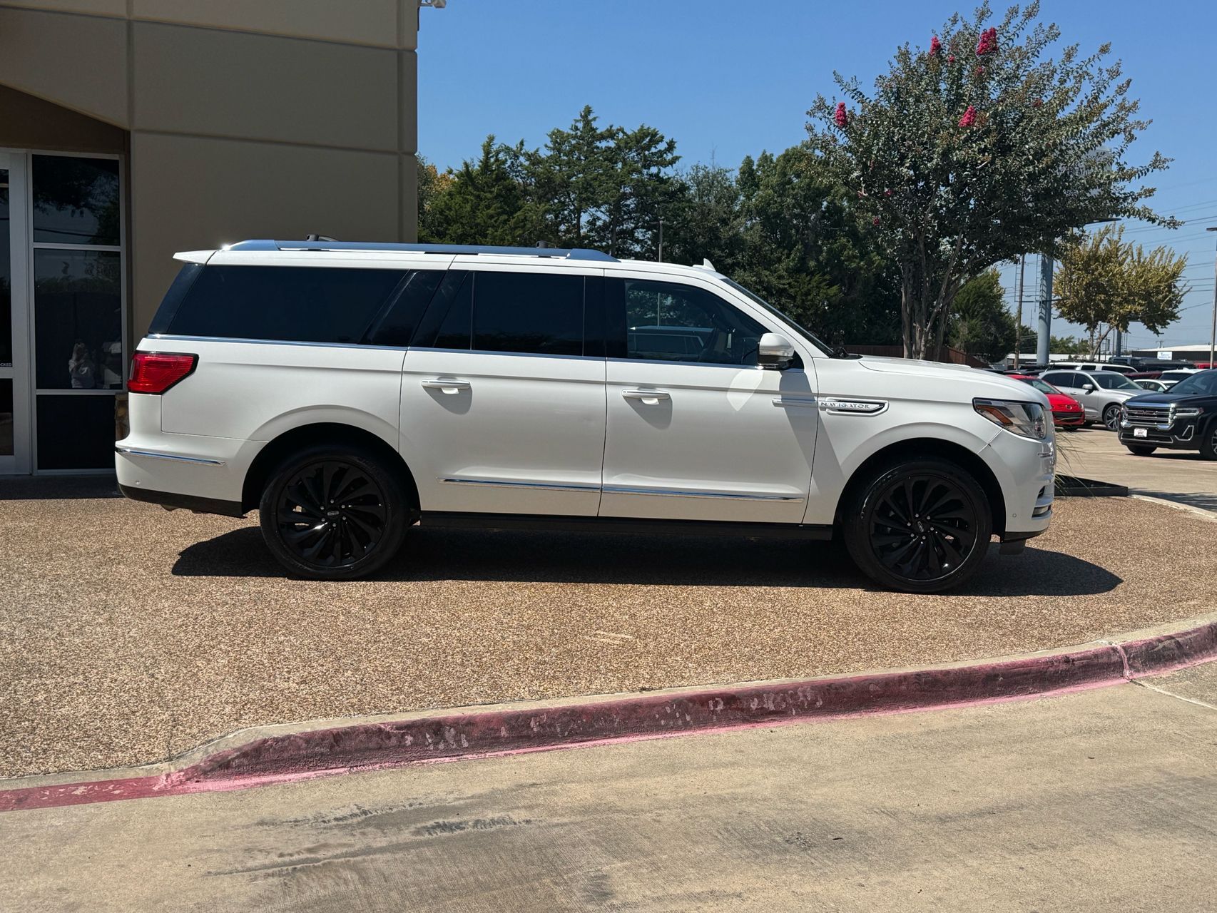 2021 Lincoln Navigator Reserve L photo 4