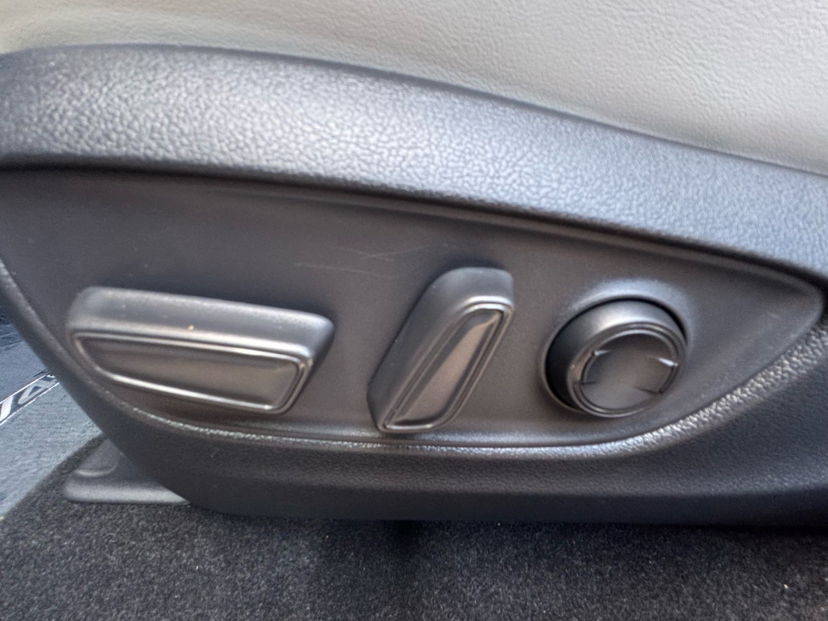 2024 Toyota RAV4 Hybrid Limited photo 18