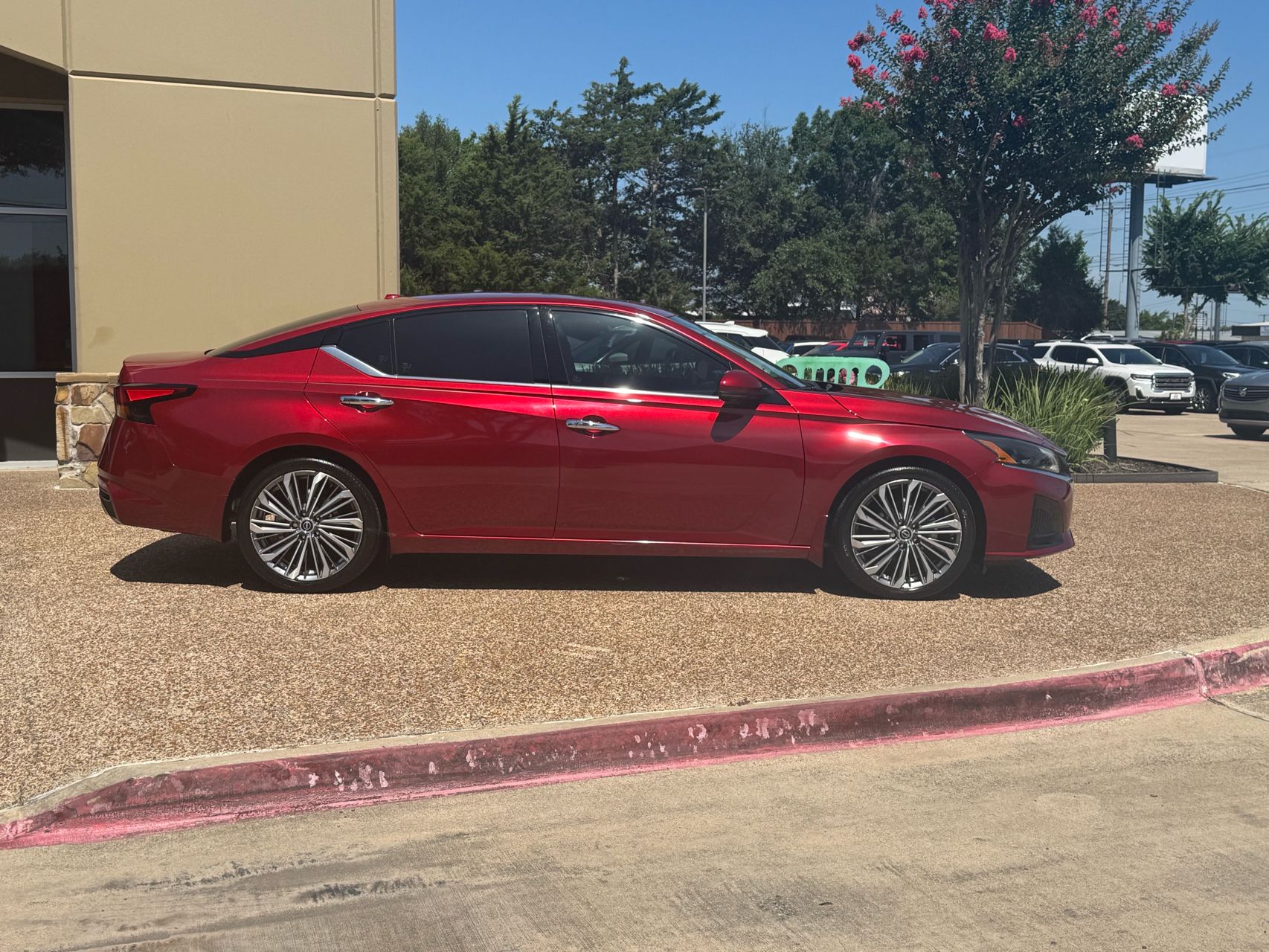 2023 Nissan Altima SV photo 40