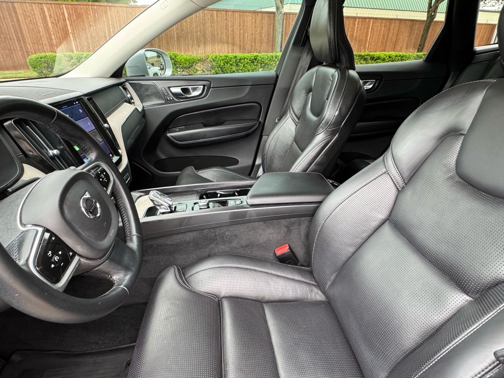 2022 Volvo XC60 B5 Inscription photo 21