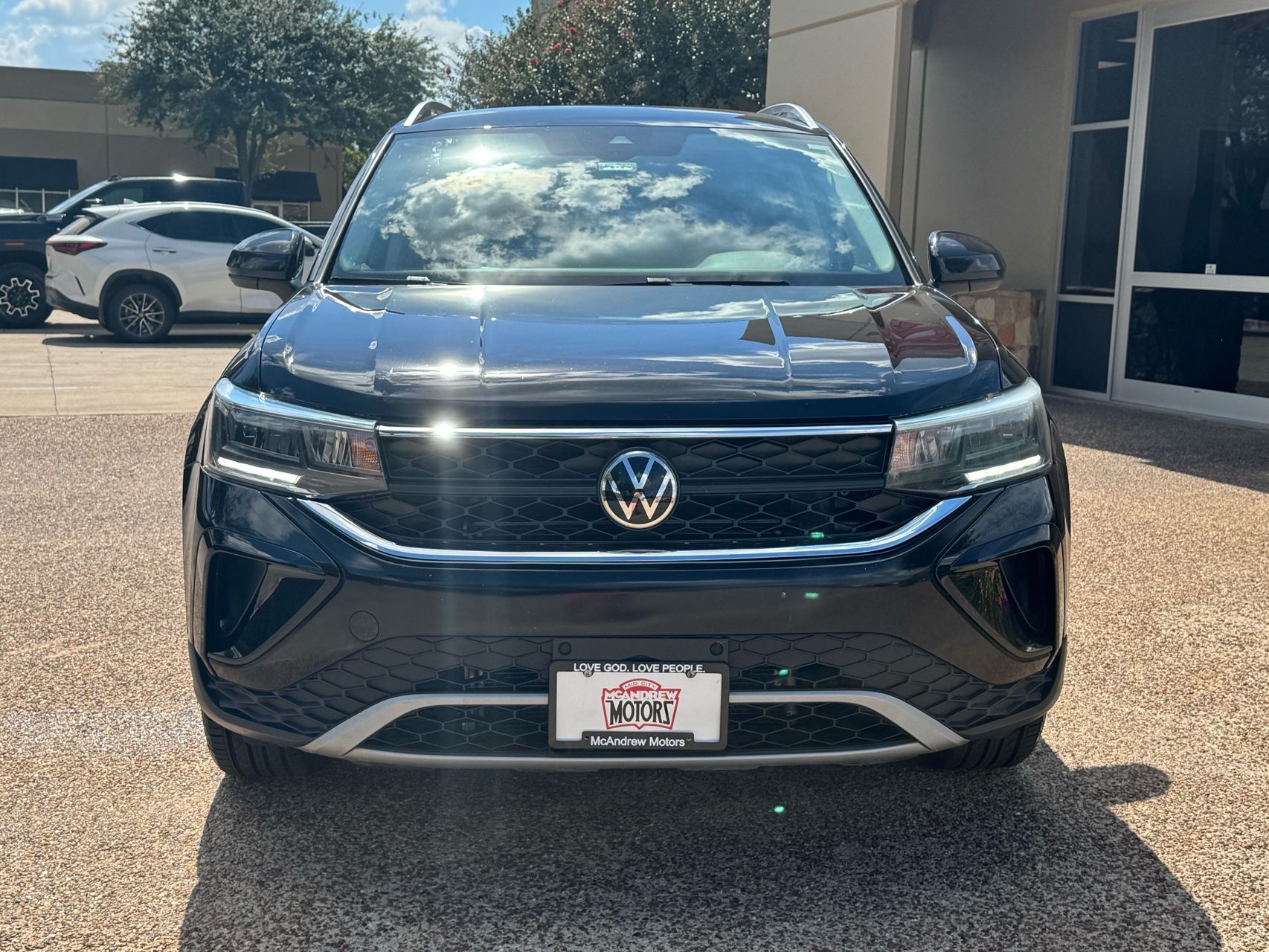 2022 Volkswagen Taos SE photo 3