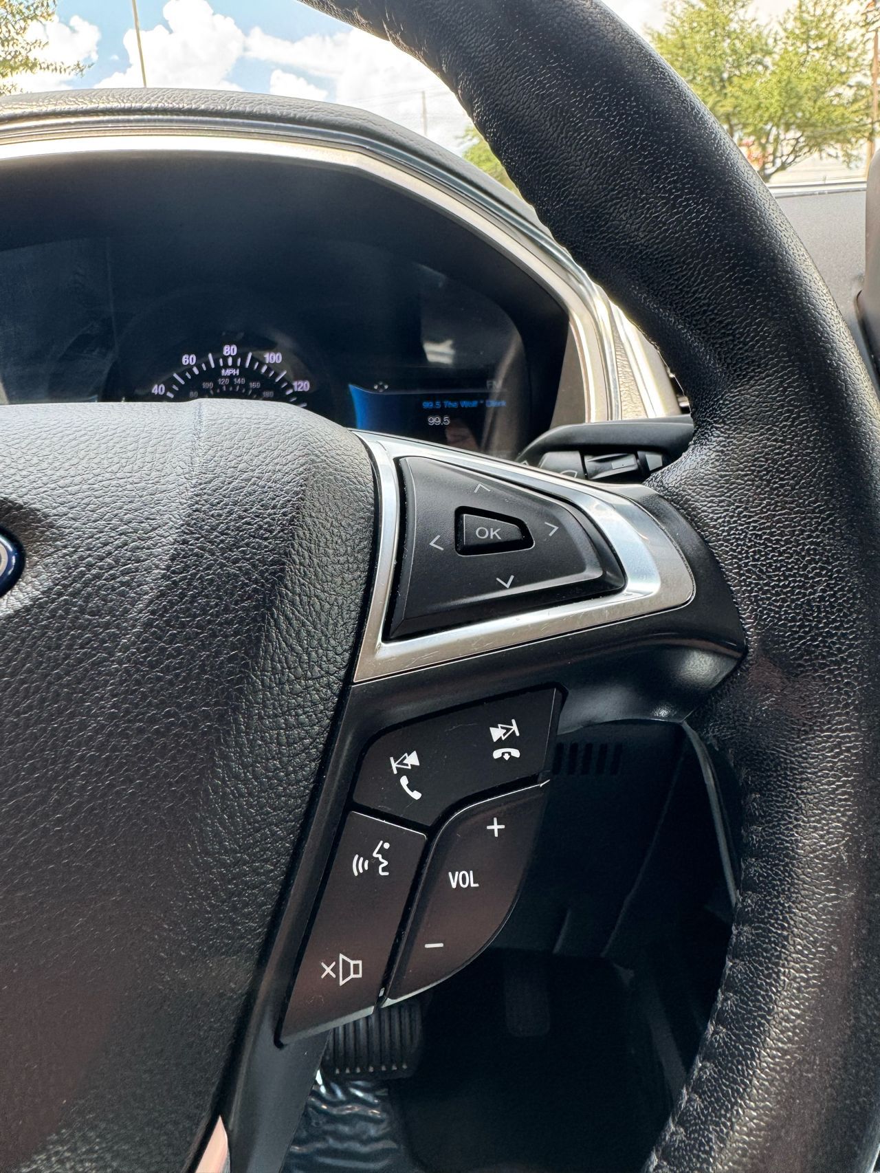 2021 Ford Edge SEL photo 15