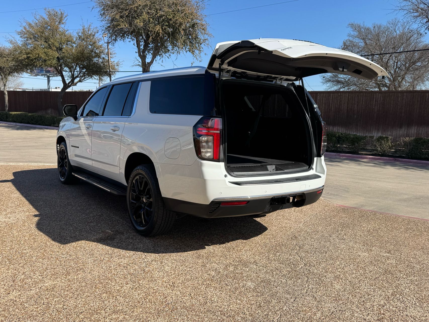 2022 Chevrolet Suburban LS - Photo 14