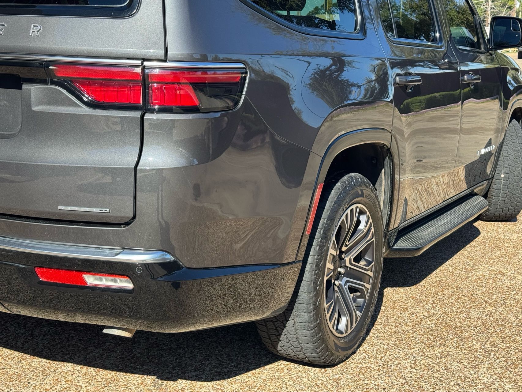 2022 Jeep Wagoneer Series III photo 4