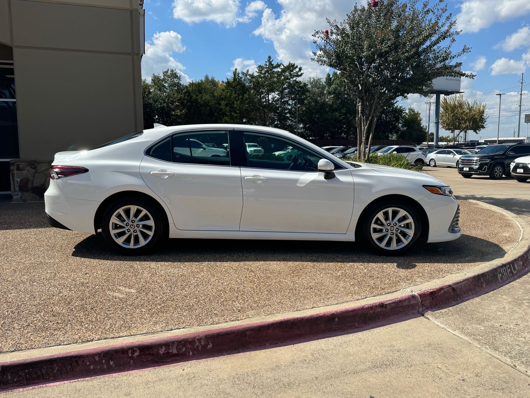 2022 Toyota Camry LE photo 7