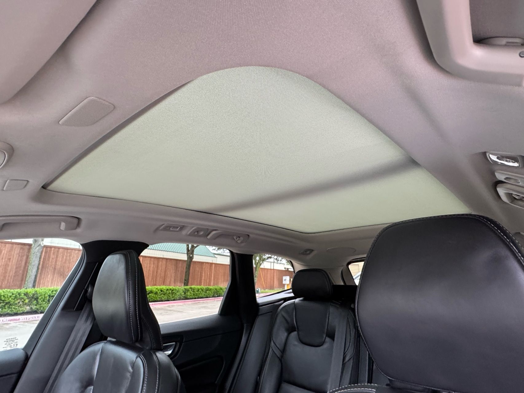 2022 Volvo XC60 B5 Inscription photo 32