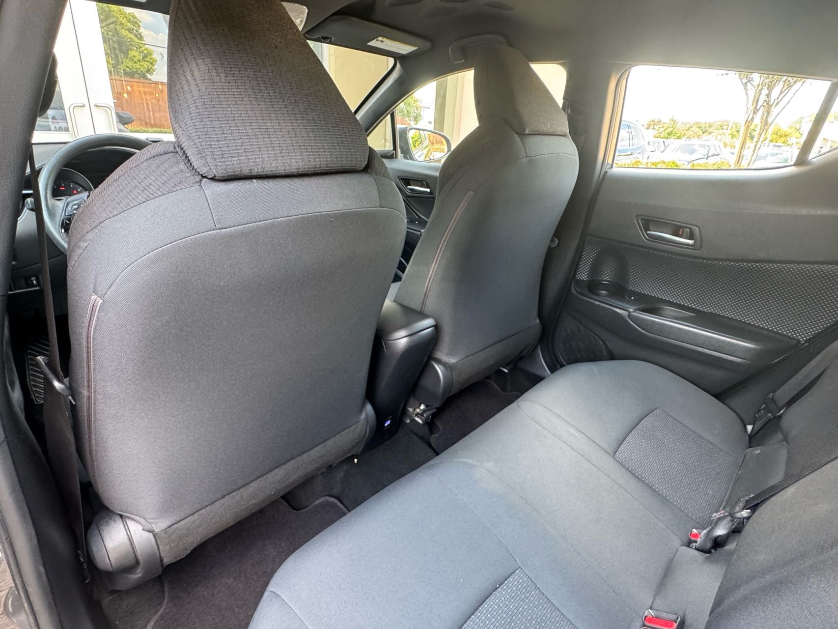 2019 Toyota C-HR LE photo 23