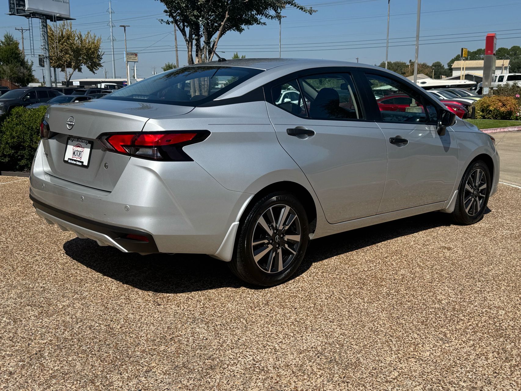 2024 Nissan Versa 1.6 S photo 4