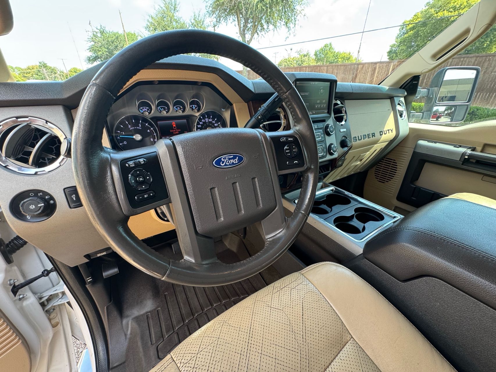 2013 Ford F-350 Lariat photo 22