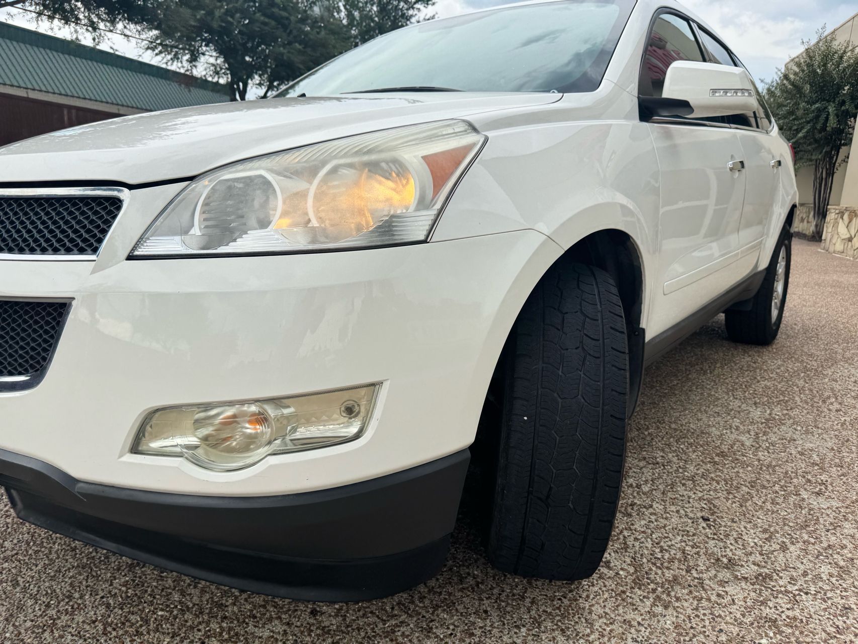 2012 Chevrolet Traverse 1LT photo 2