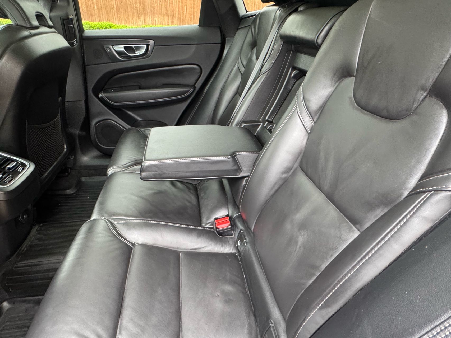 2022 Volvo XC60 B5 Inscription photo 30