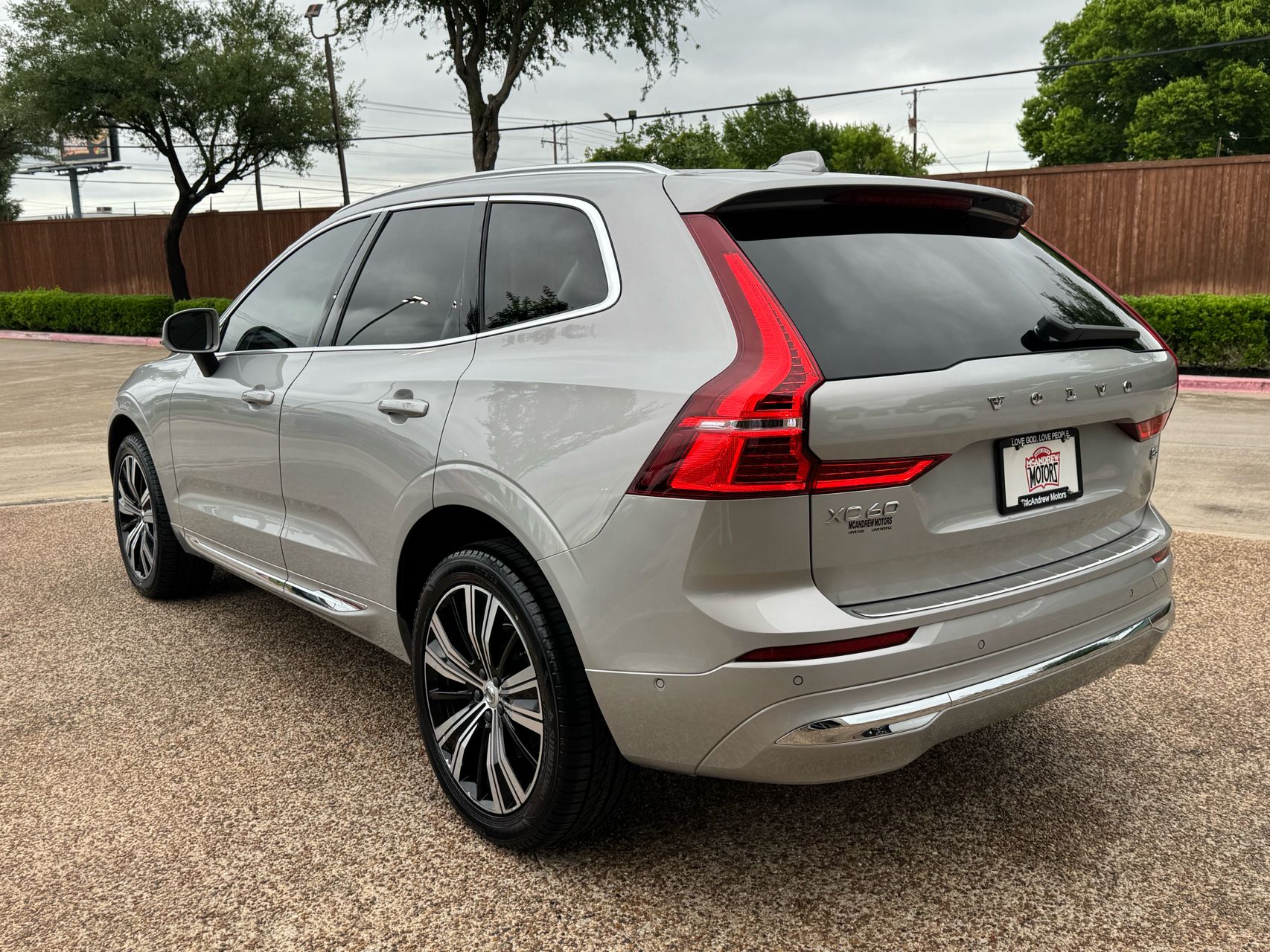 2022 Volvo XC60 B5 Inscription photo 7