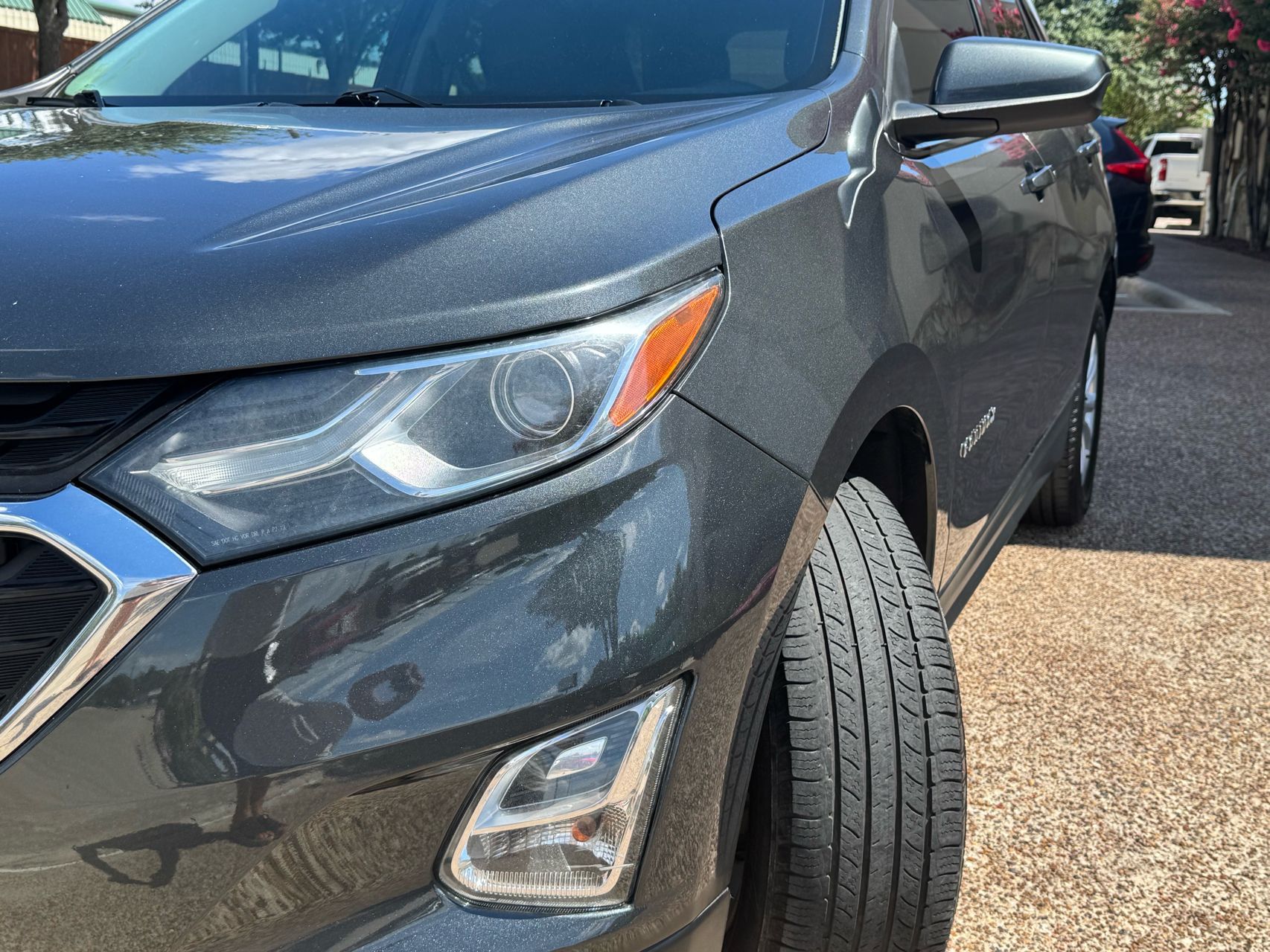 2018 Chevrolet Equinox LT photo 2