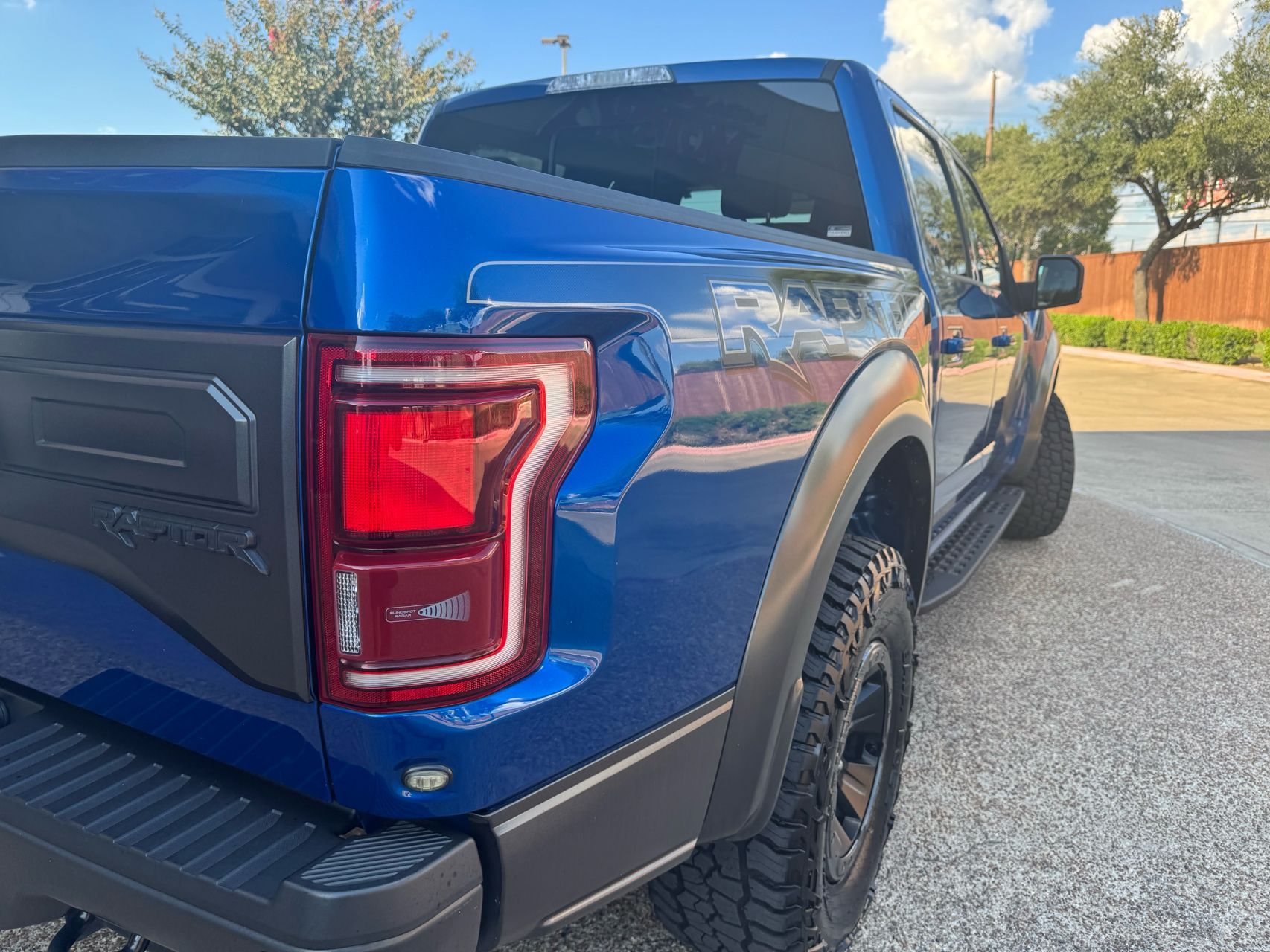 2017 Ford F-150 Raptor photo 2