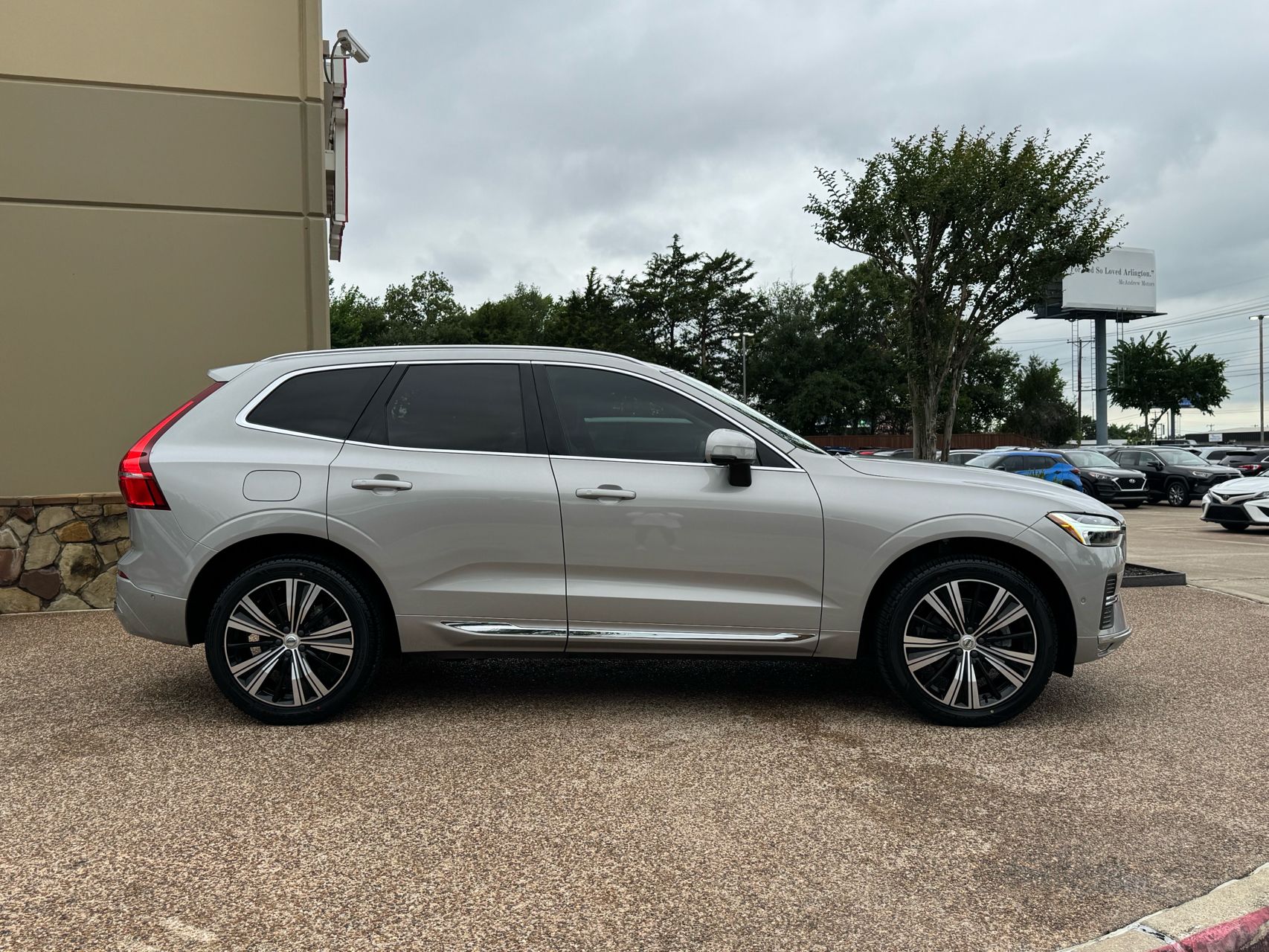 2022 Volvo XC60 B5 Inscription photo 4