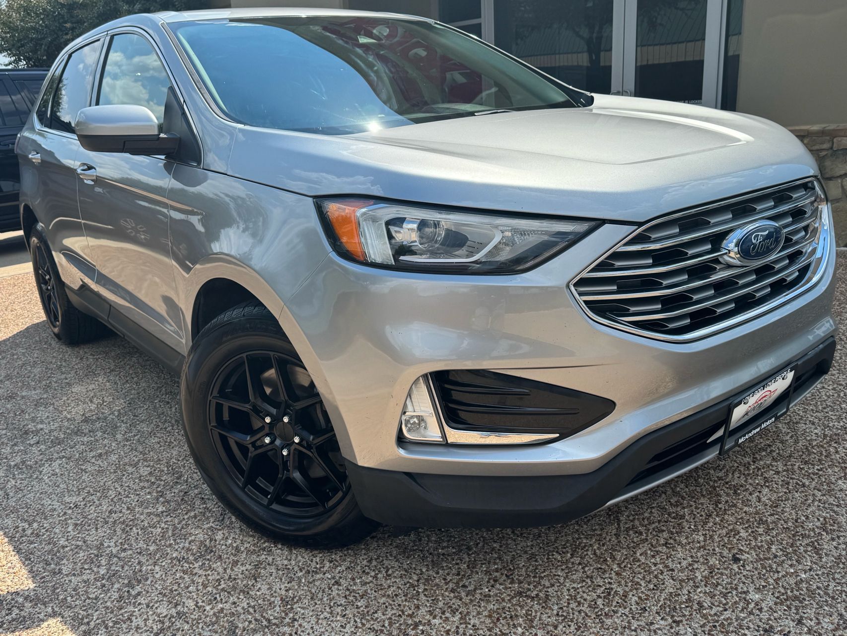 2021 Ford Edge SEL photo 2