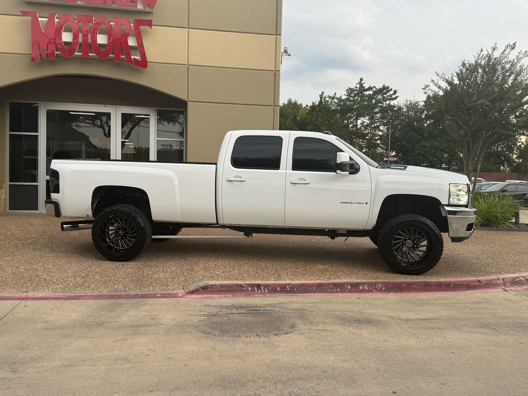 2009 Chevrolet Silverado 3500HD LTZ photo 7