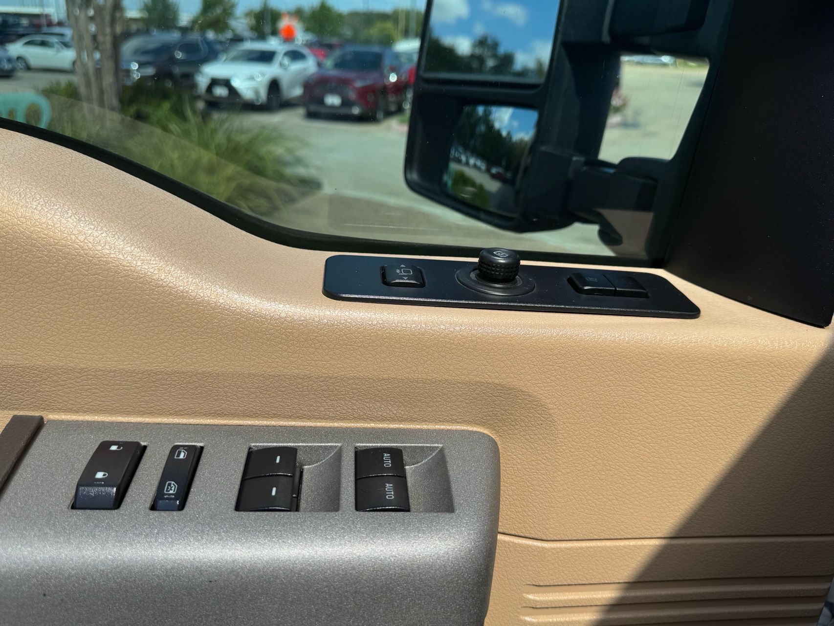 2013 Ford F-350 Lariat photo 25