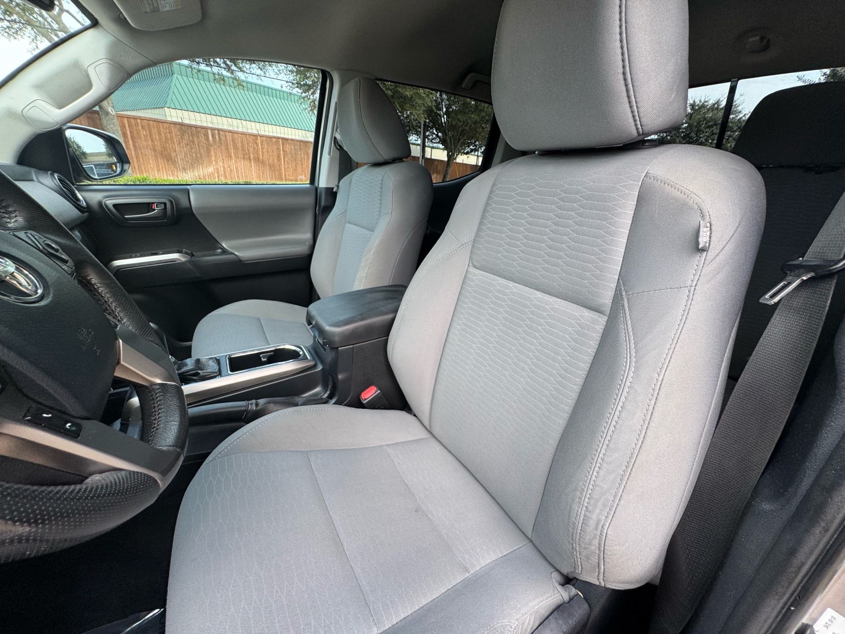 2019 Toyota Tacoma SR5 V6 photo 18