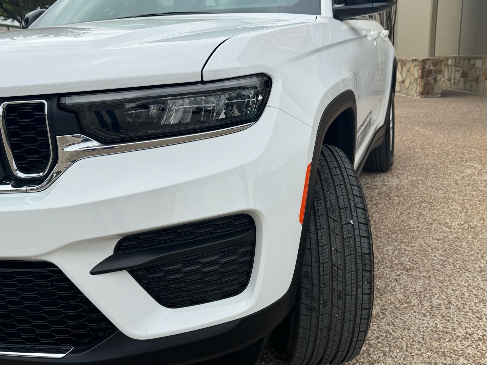 2024 Jeep Grand Cherokee Laredo X photo 3