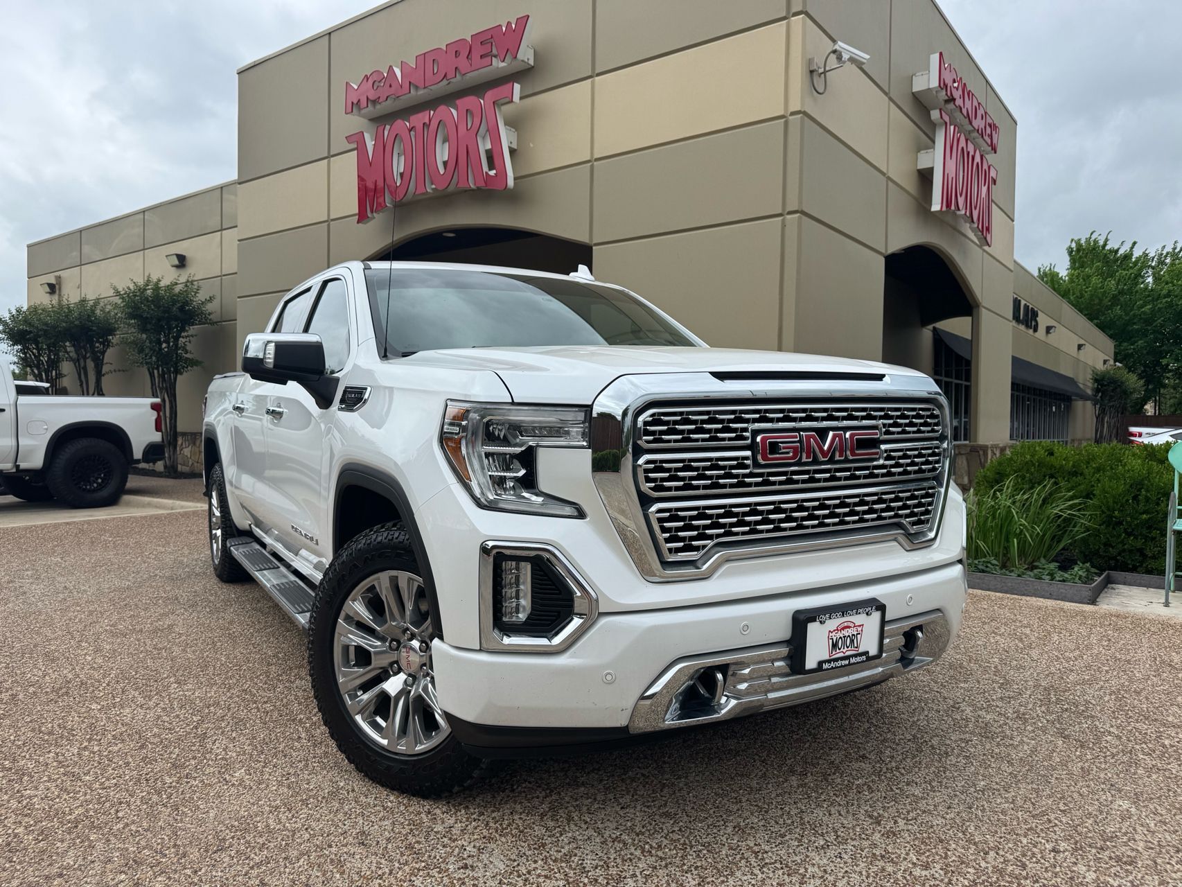 2022 GMC Sierra Denali 4WD Crew Cab Short Box's photo