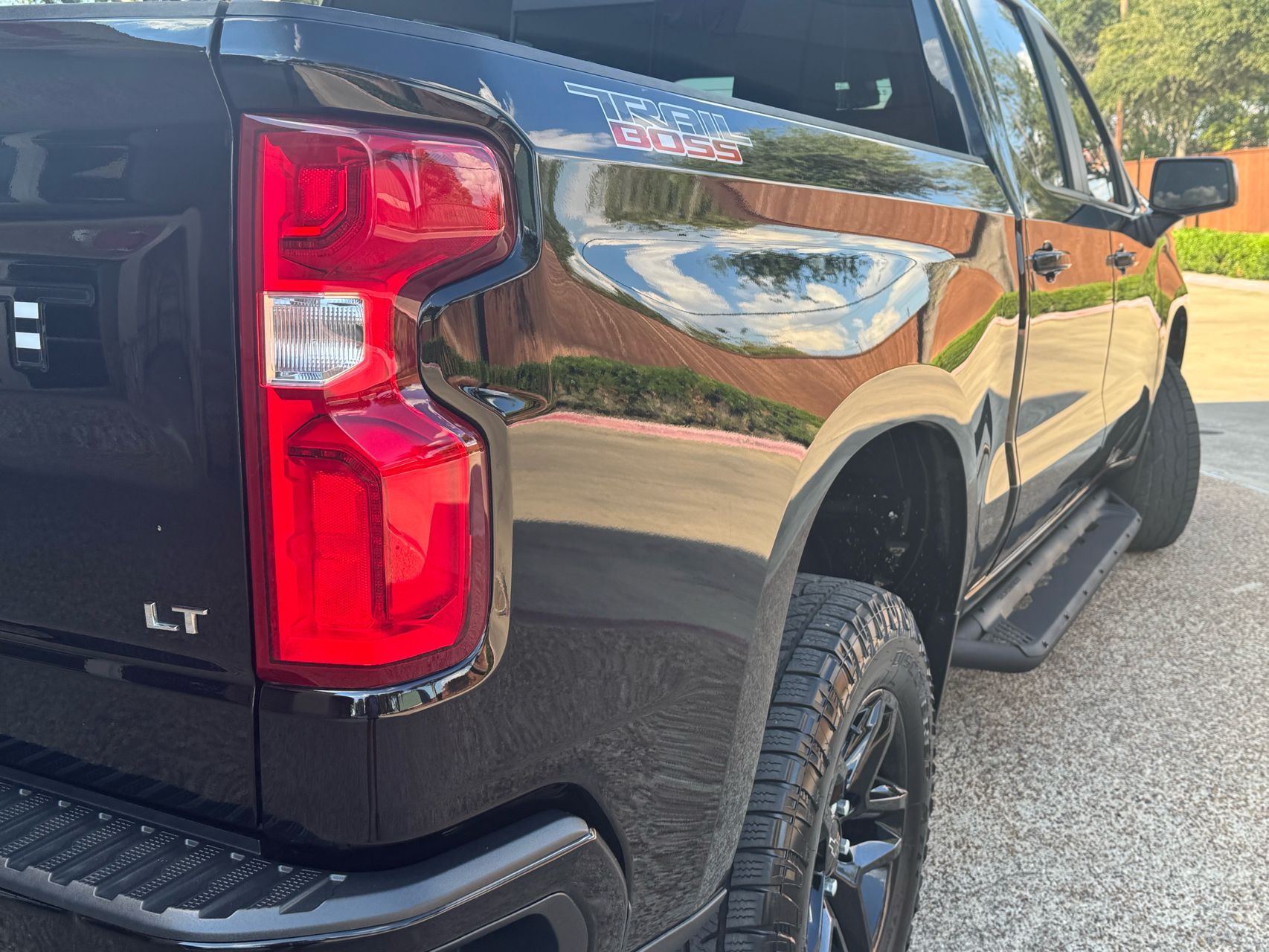 2020 Chevrolet Silverado 1500 LT photo 4