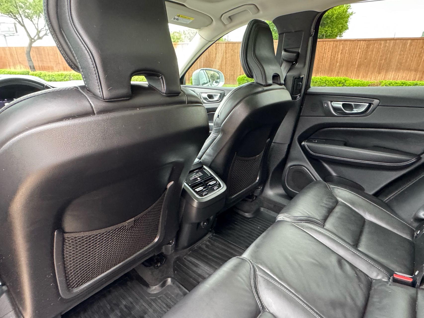 2022 Volvo XC60 B5 Inscription photo 28