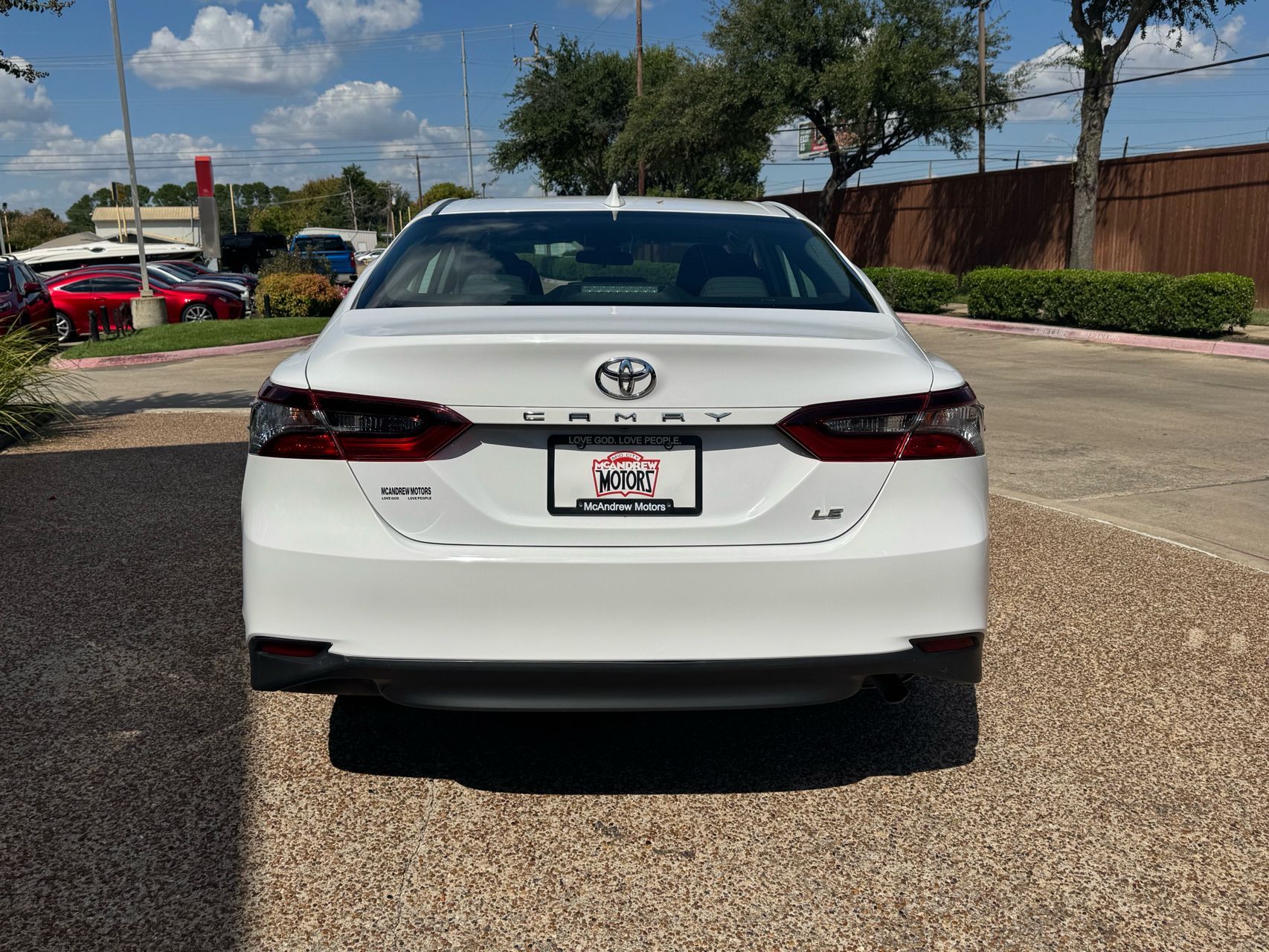 2022 Toyota Camry LE photo 9