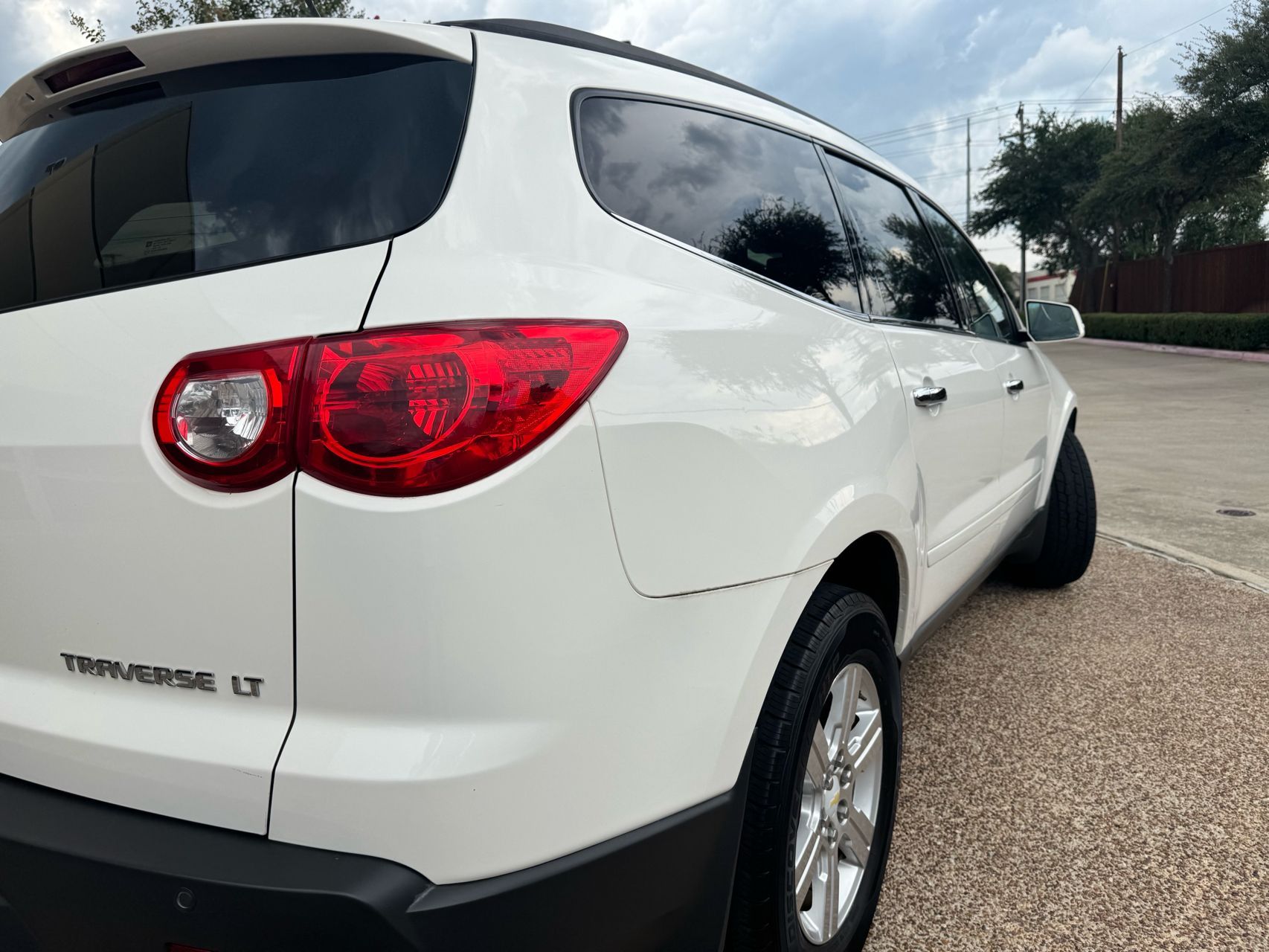 2012 Chevrolet Traverse 1LT photo 3