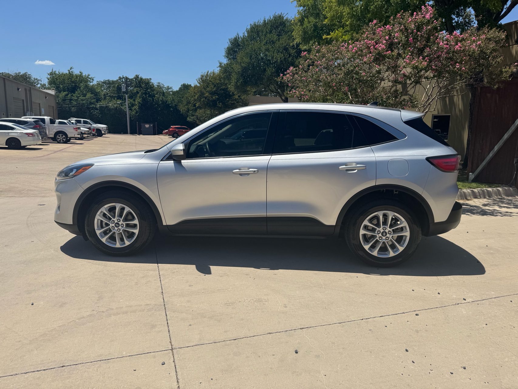 View vehicle photo 4