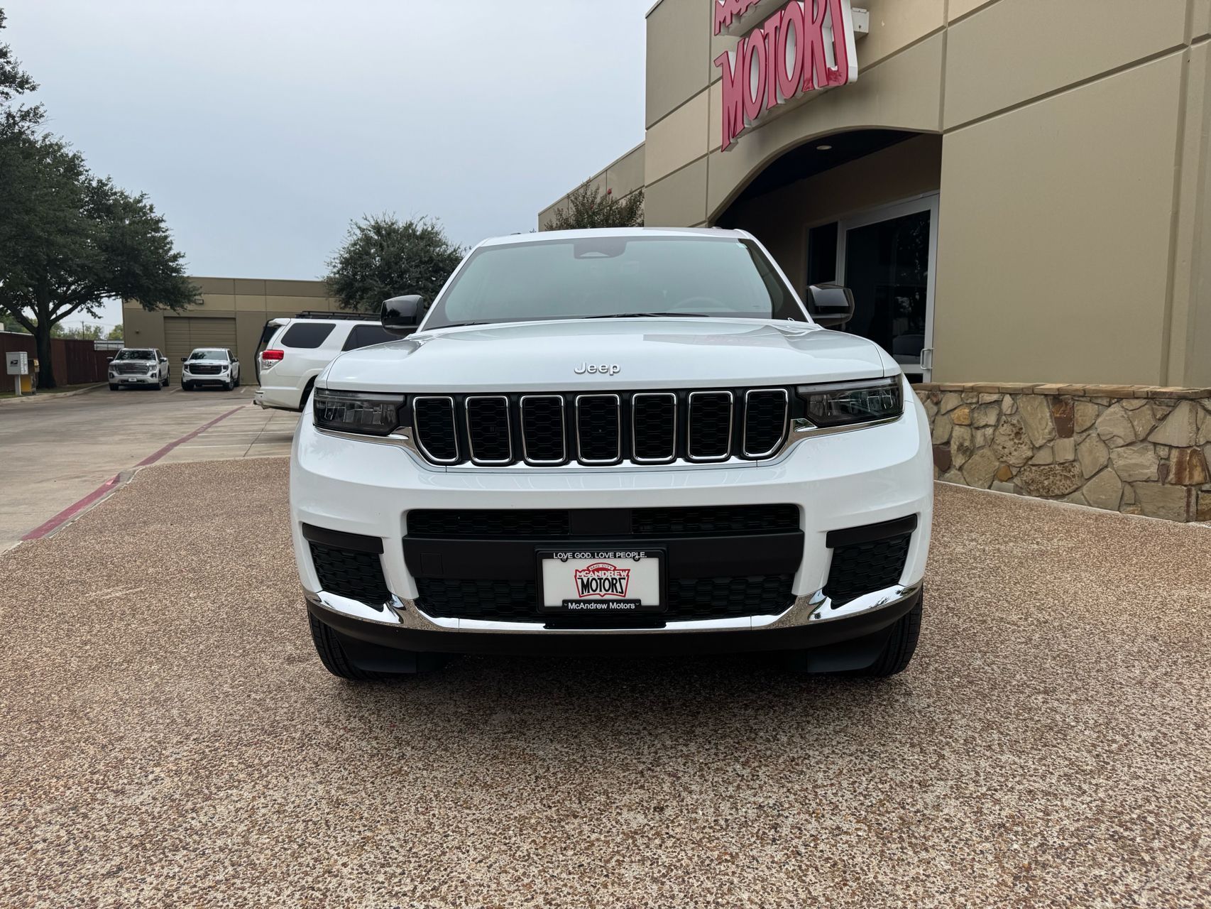 2025 Jeep Grand Cherokee Laredo photo 2