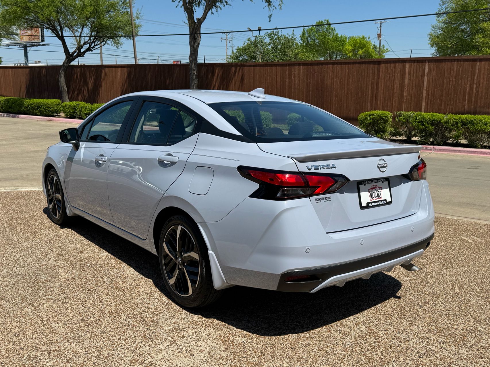 2024 Nissan Versa 1.6 S photo 15