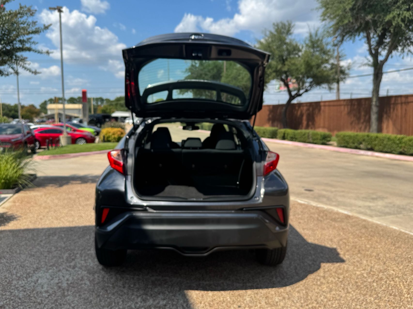 2019 Toyota C-HR LE photo 12